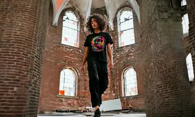 Kling Animate: Fashion Photo Shoot Zoom Out