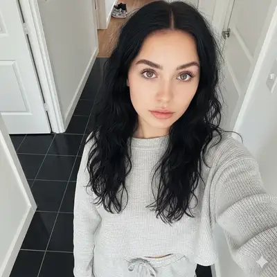 Camila Mendes look selfie prompt
