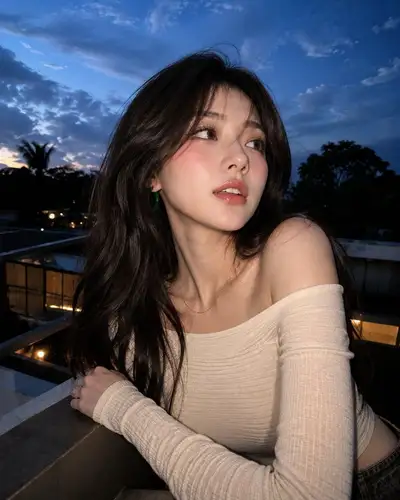 Douyin-style rooftop selfie portrait at dusk