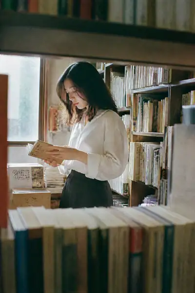 Retrato espontáneo en una librería japonesa