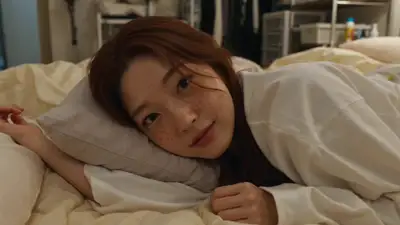 Cozy bedroom selfie video JSON prompt, Seedance 2.0