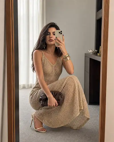 Photorealistic Luxury Mirror Selfie Prompt
