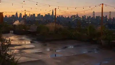 Seedance 2.5 Rooftop Runner Cinematic Prompt