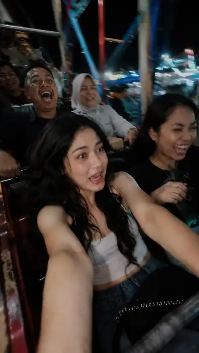 Candid Night Carnival Ride Selfie Prompt