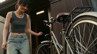 Video-Prompt für eine Fahrradfahrt zur goldenen Stunde
