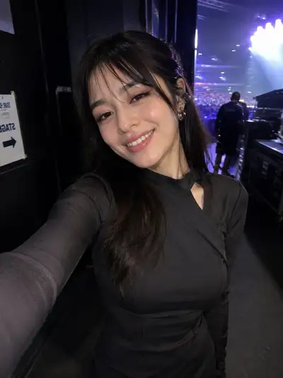 Accidental Backstage Concert Selfie Style Photo