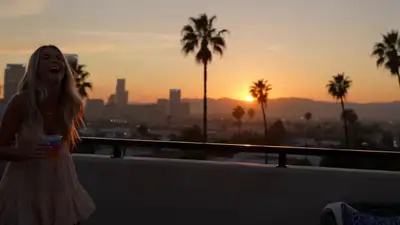 Casual LA Rooftop Hangout Video Prompt