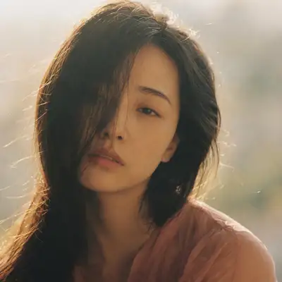 Hazy 85mm portrait of a woman dreaming while awake