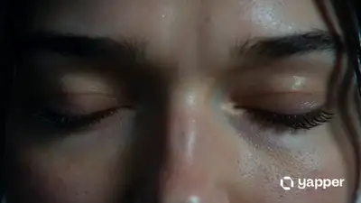 雨中屋顶自由落体动作场景