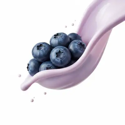 Hochgeschwindigkeits-Studiofotografie von Blaubeeren und Joghurt