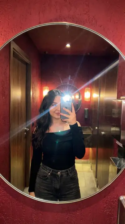 Candid Smartphone Mirror Selfie Photo Prompt