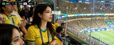 Tomada de reação em camarote de estádio em uma transmissão da Copa do Mundo da FIFA
