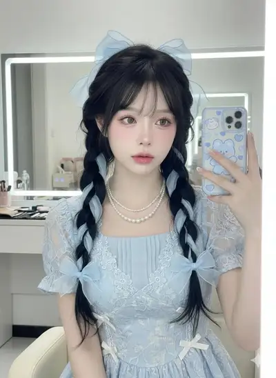 Hyper-realistic Mirror Selfie Prompt