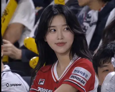 Realistic KBO Baseball Broadcast Candid Video Prompt