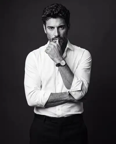 Premium Black-and-White Studio Portrait Prompt