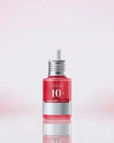 Publicité produit skincare de luxe en neuf scènes avec plans macro d'eau et de sérum