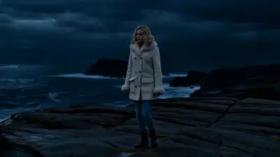 Night Storm Cliff Fight Video Prompt