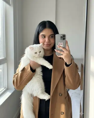 猫と一緒のリアルなiPhoneミラー自撮り