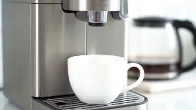 Machine à café qui fabrique des chatons - plan continu