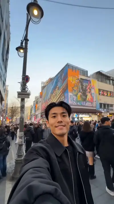 Vlog callejero de un influencer con Seedance 2.0