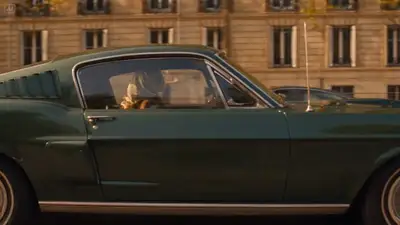 Vídeo Cinematográfico de Direção com Mustang na Hora Dourada