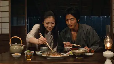 Romantisches Abendessen auf einem japanischen Landbauernhof, filmischer 35mm-Look