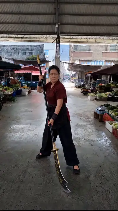 Hidden Master Market Auntie Guan Dao Video