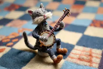 Escultura de tecido stop-motion caprichosa de qualquer assunto