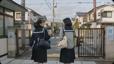 Promenade paisible en banlieue japonaise - Vidéo cinématique de 15 secondes
