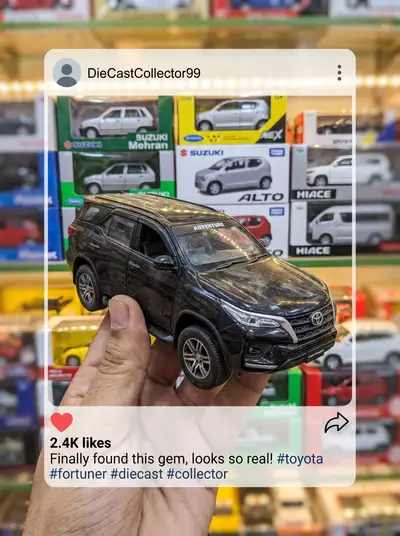 Close de carrinho de brinquedo Toyota Fortuner die-cast em loja de brinquedos