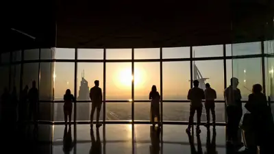 Vlog Cinématographique Dubaï - Prompt de Vidéo de Voyage du Burj Khalifa