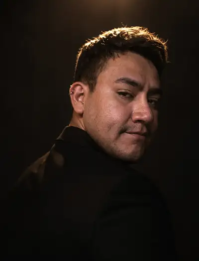 Cinematic portrait with golden halo lighting prompt