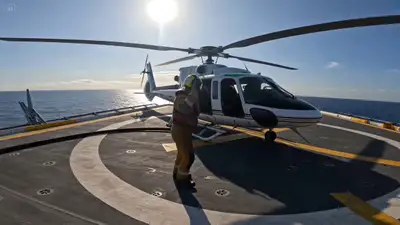 Operación de reabastecimiento de helicóptero en alta mar (Seedance 2.0)