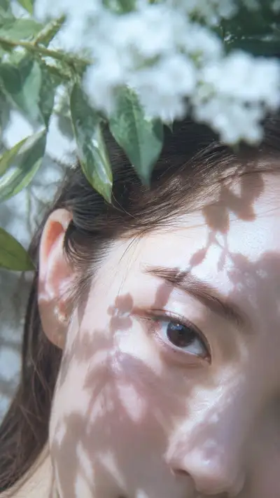 Portrait en gros plan extrême d'un œil dans un style de lumière naturelle japonaise