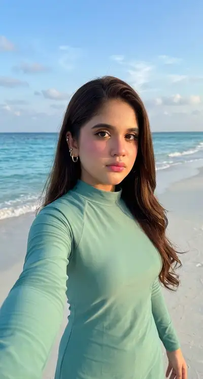 Éditorial de selfie de plage de luxe : prompt de portrait en resort à l'heure dorée