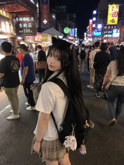 夜市でのカジュアルなスマホ風ストリート写真