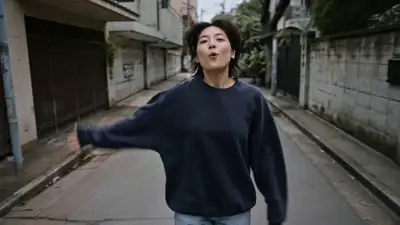 Tokyo Street Blogger Character Video Prompt