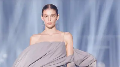Cinematic Runway Fashion Show Video Prompt