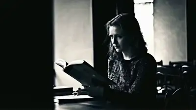 Scène de café film noir
