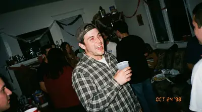 Prompt de instantâneo de festa com flash de câmera descartável de 1998