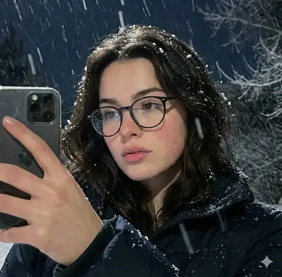 Cinematic Winter Selfie Portrait Prompt