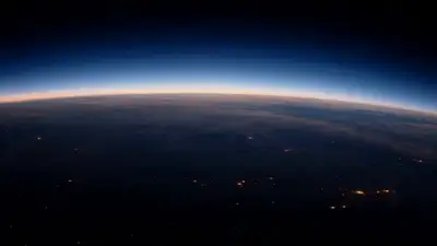 Kontinuierlicher Fall vom Orbit bis zum Regentropfen