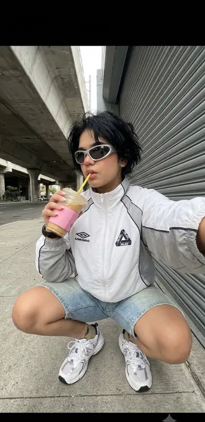 Prompt de selfie de estilo de rua hiper-realista