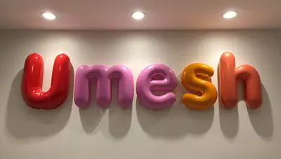 3D-Ballonbuchstaben-Wandschild mit indirekter Beleuchtung
