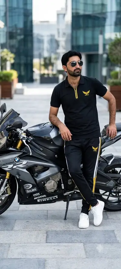 アイデンティティ保存を備えたオートバイライダーの肖像