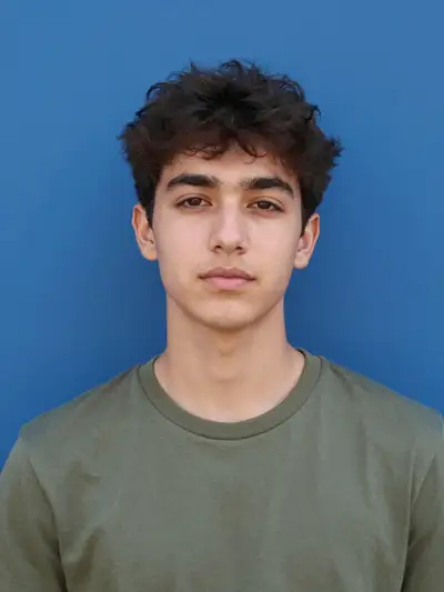 Smartphone-style portrait against ultramarine wall