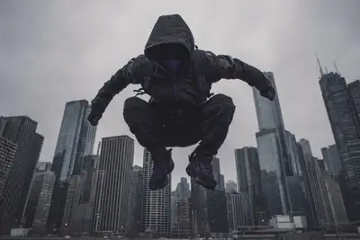 Urban Parkour Pursuit Prompt