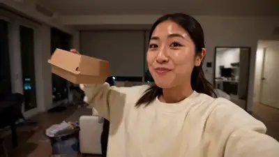 UGC汉堡自拍Vlog视频提示词