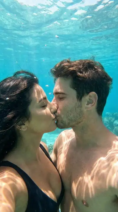 Underwater Cinematic Couple Kiss Image Prompt