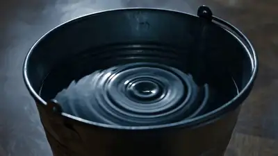 Indicación de Video de Conserje en Planetario con Distorsión de Gravedad